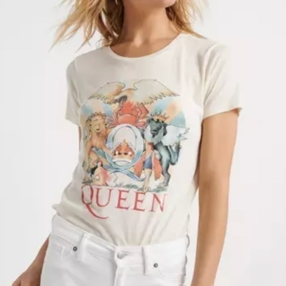 Queen Animal Graphic Tee